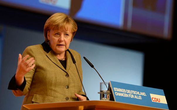 Angela Merkel am Rednerpult auf einem CDU-Parteitag